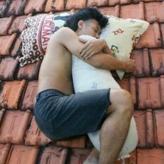 Foto lucu pria tidur