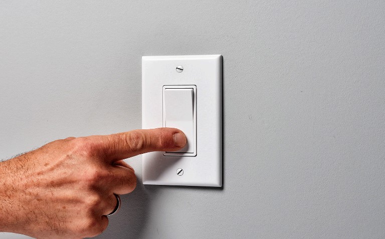 Penyebab Lampu Listrik Nyala dan Mati Sendiri