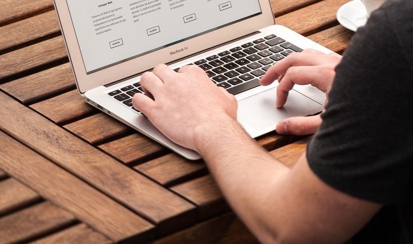 Laptop Menghabiskan Daya Listrik Berapa Watt?